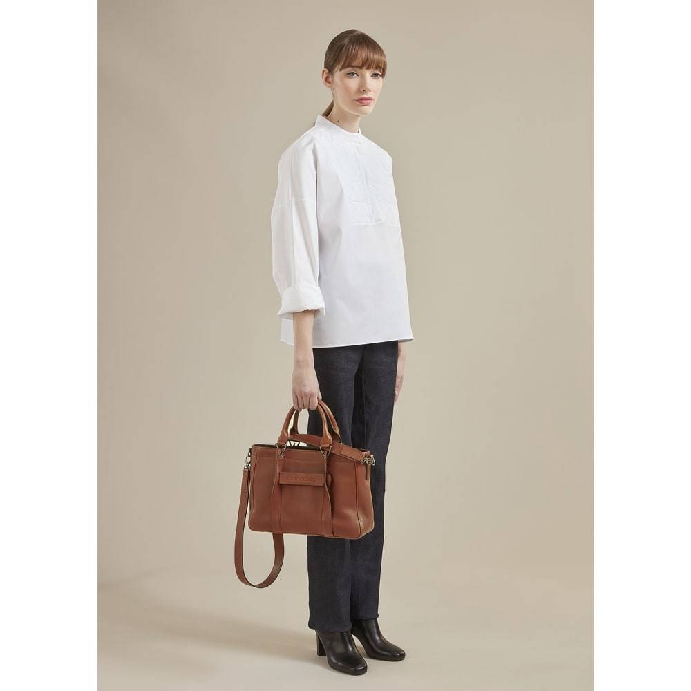 Petit sac porté main S Longchamp 3D L1115772504 Cognac porté par une mannequin