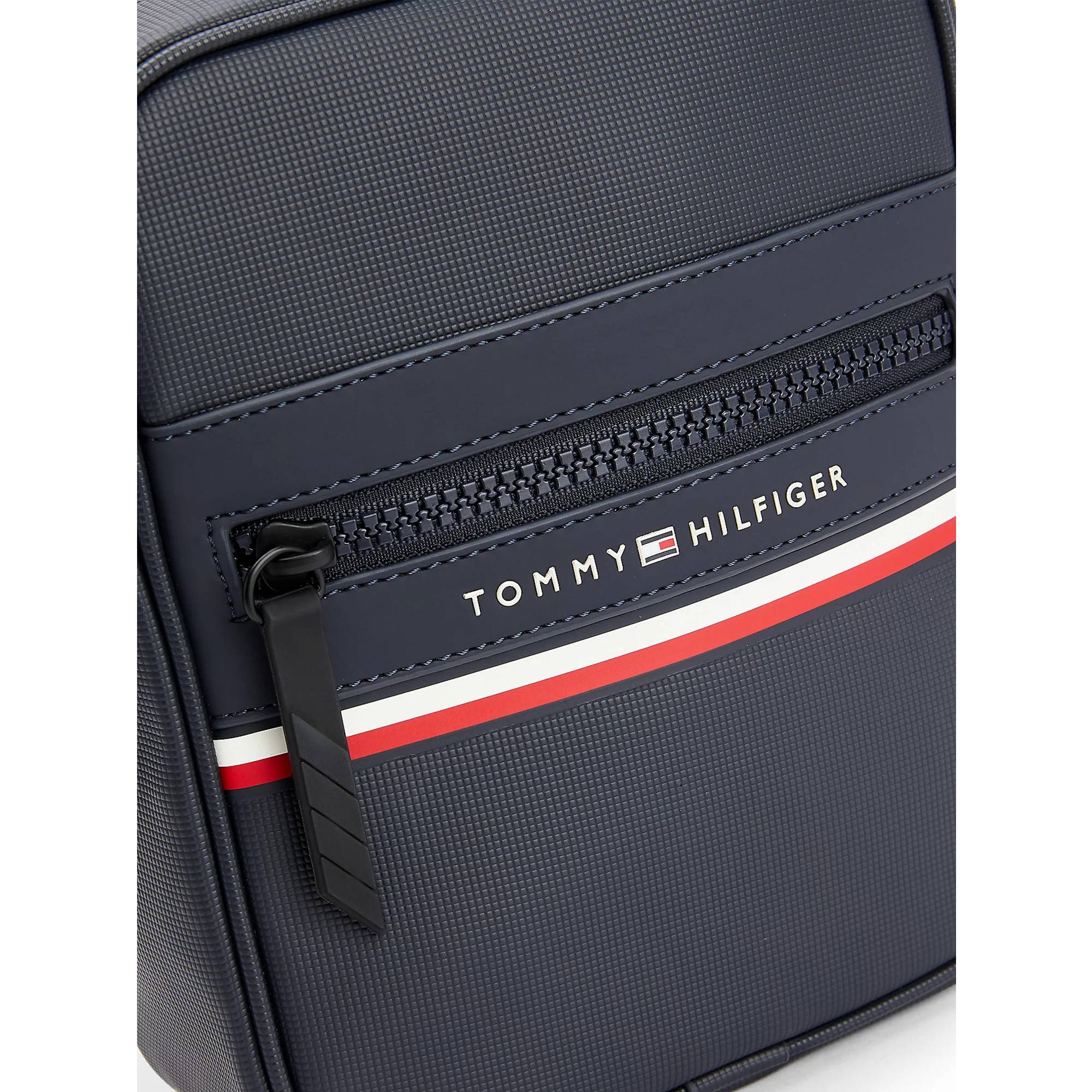 Mini sacoche reporter avec logo métal Tommy Hilfiger Stripe AM10297 DW6 couleur space blue, vue de près