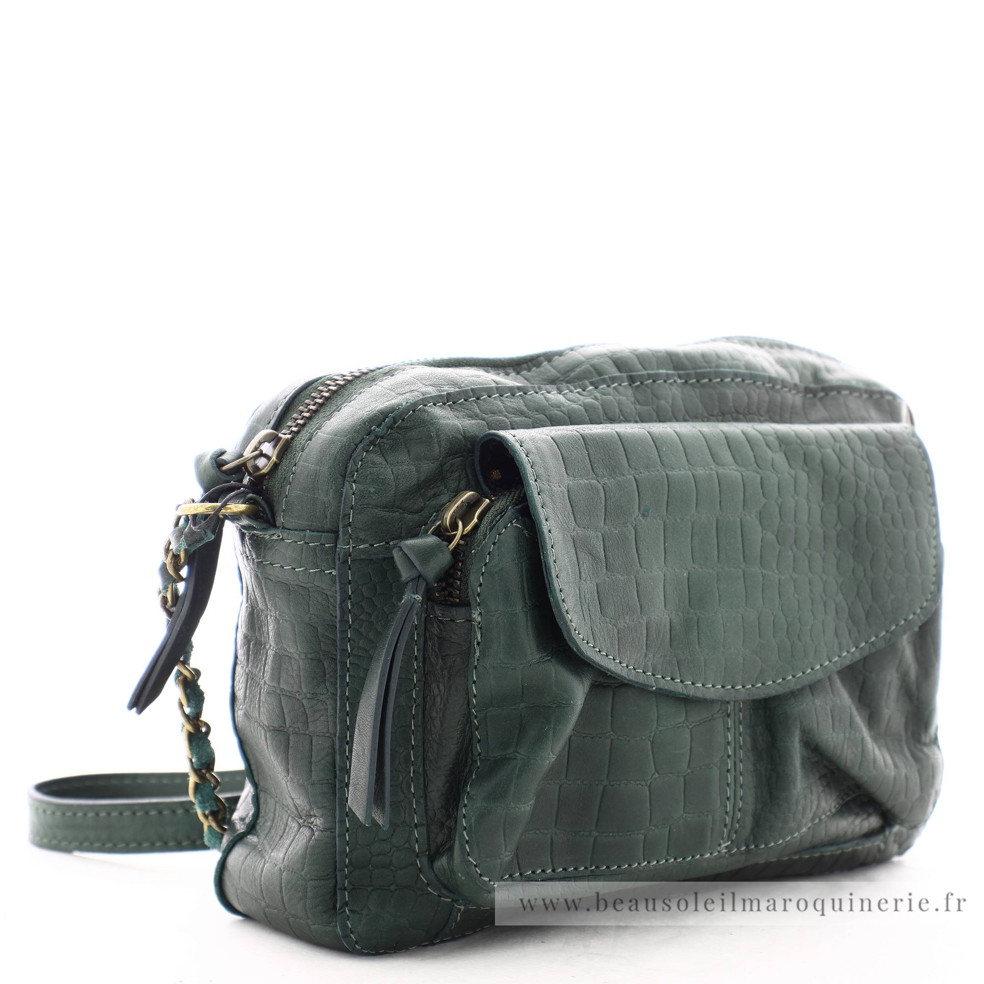 Petit sac bandoulière en cuir Pieces Naina 17063358 POCR couleur Vert pin croco, vue de profil