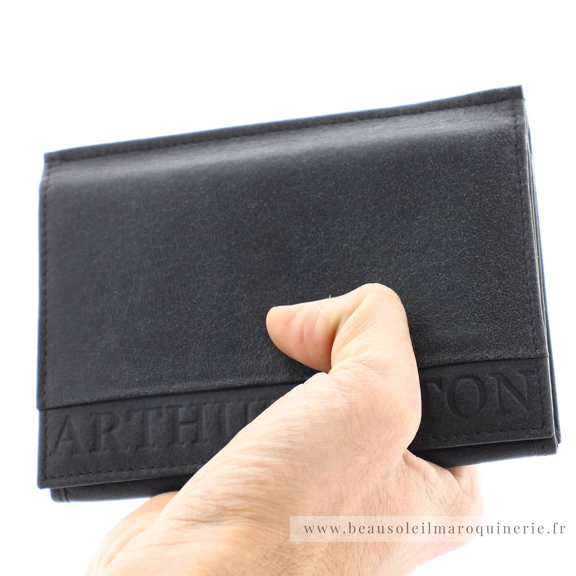 Porte-papiers Arthur & Aston Diego en cuir 1438-982A couleur noir porté main