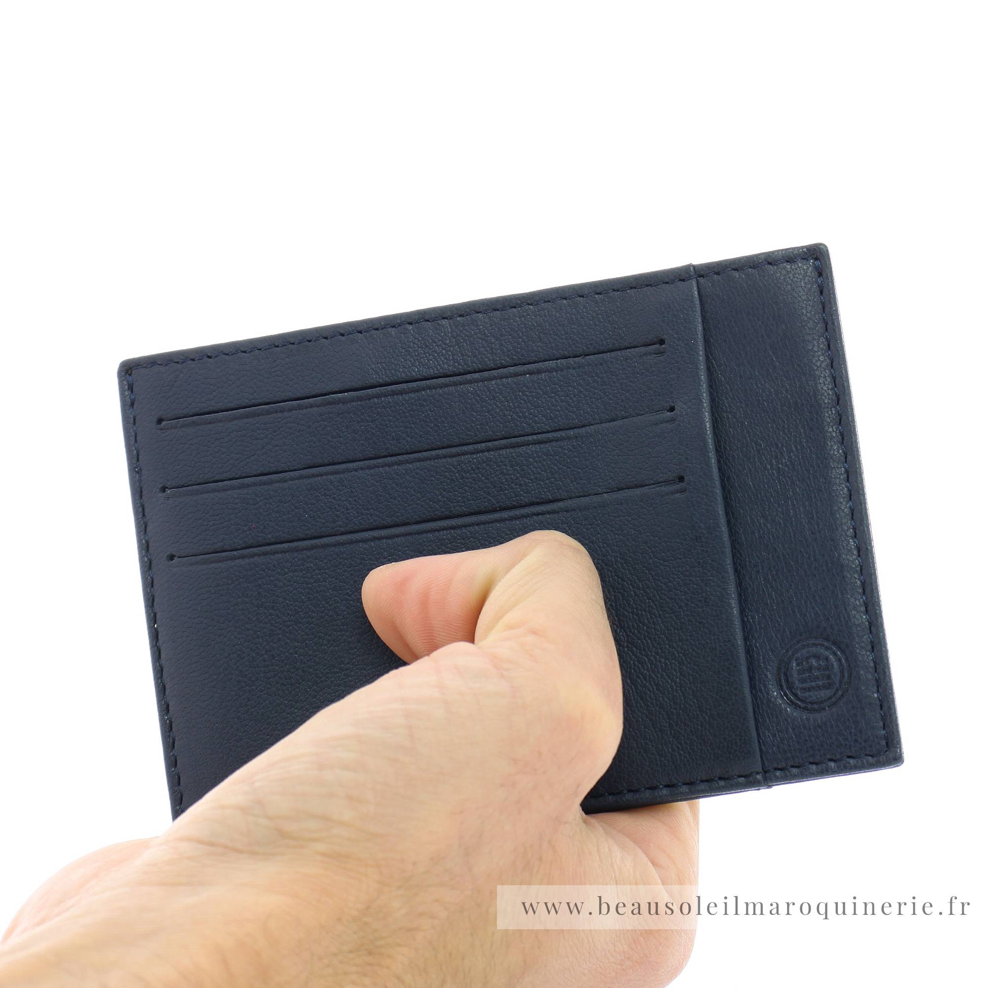 Porte-cartes en cuir Serge Blanco ANC21110 599 de couleur marine porté main