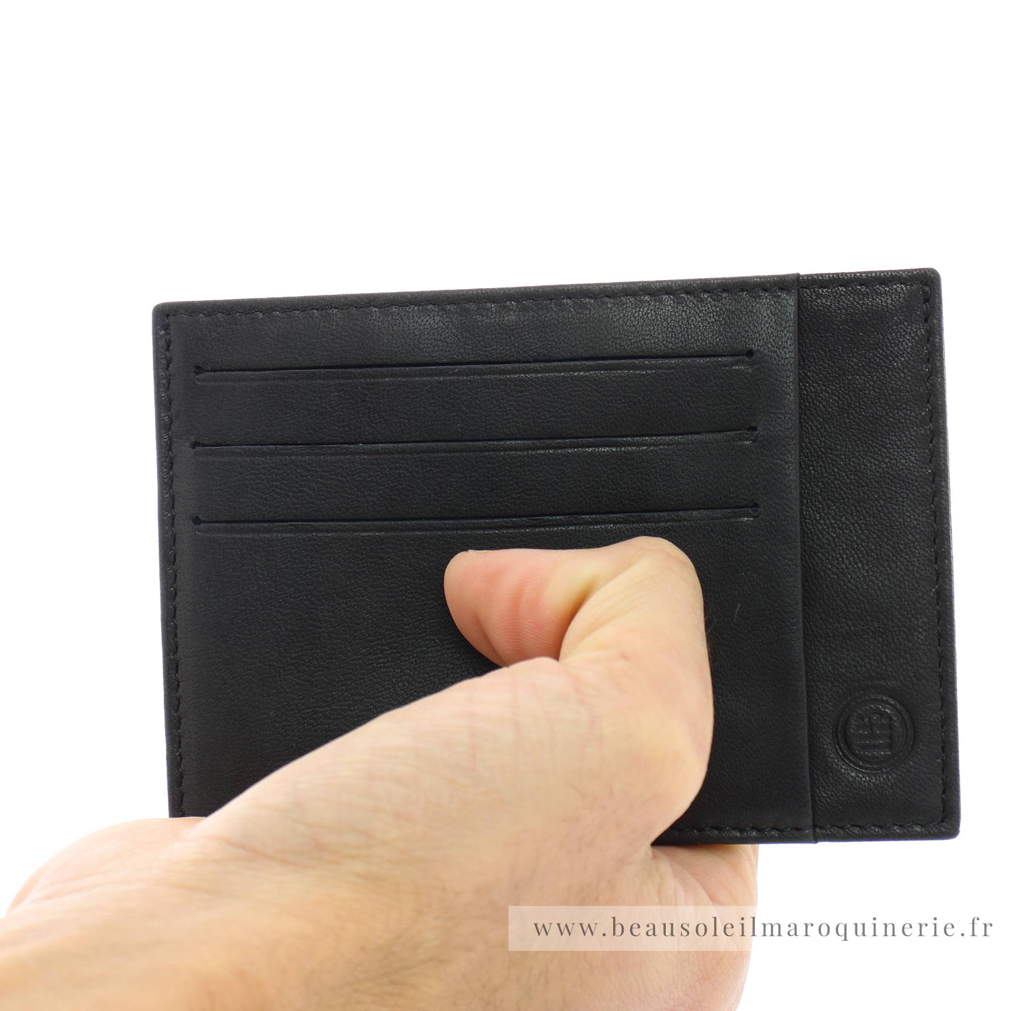 Porte-cartes en cuir Serge Blanco ANC21110 999 de couleur noir vue porté
