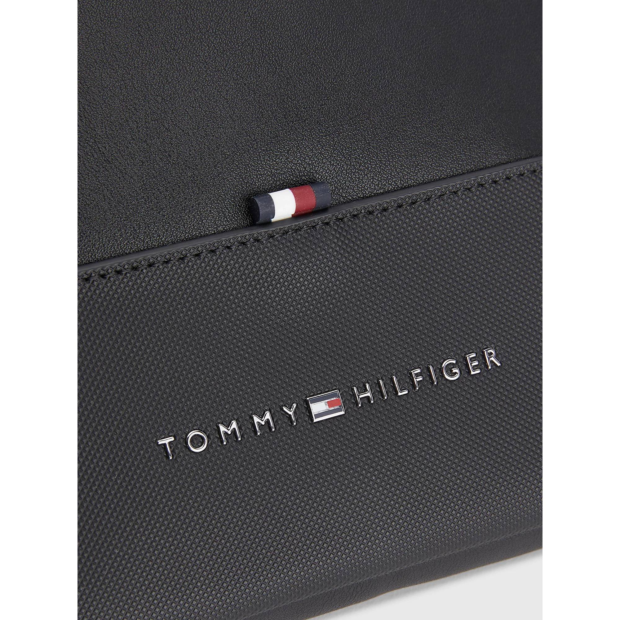 Sac bandoulière Tommy Hilfiger Essential à logo AM0AM10925 BDS couleur Noir vue de près