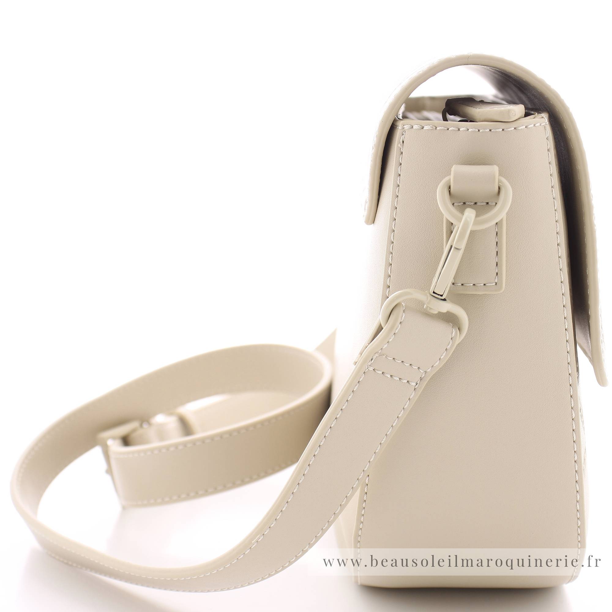 Sac hotsell besace valentino