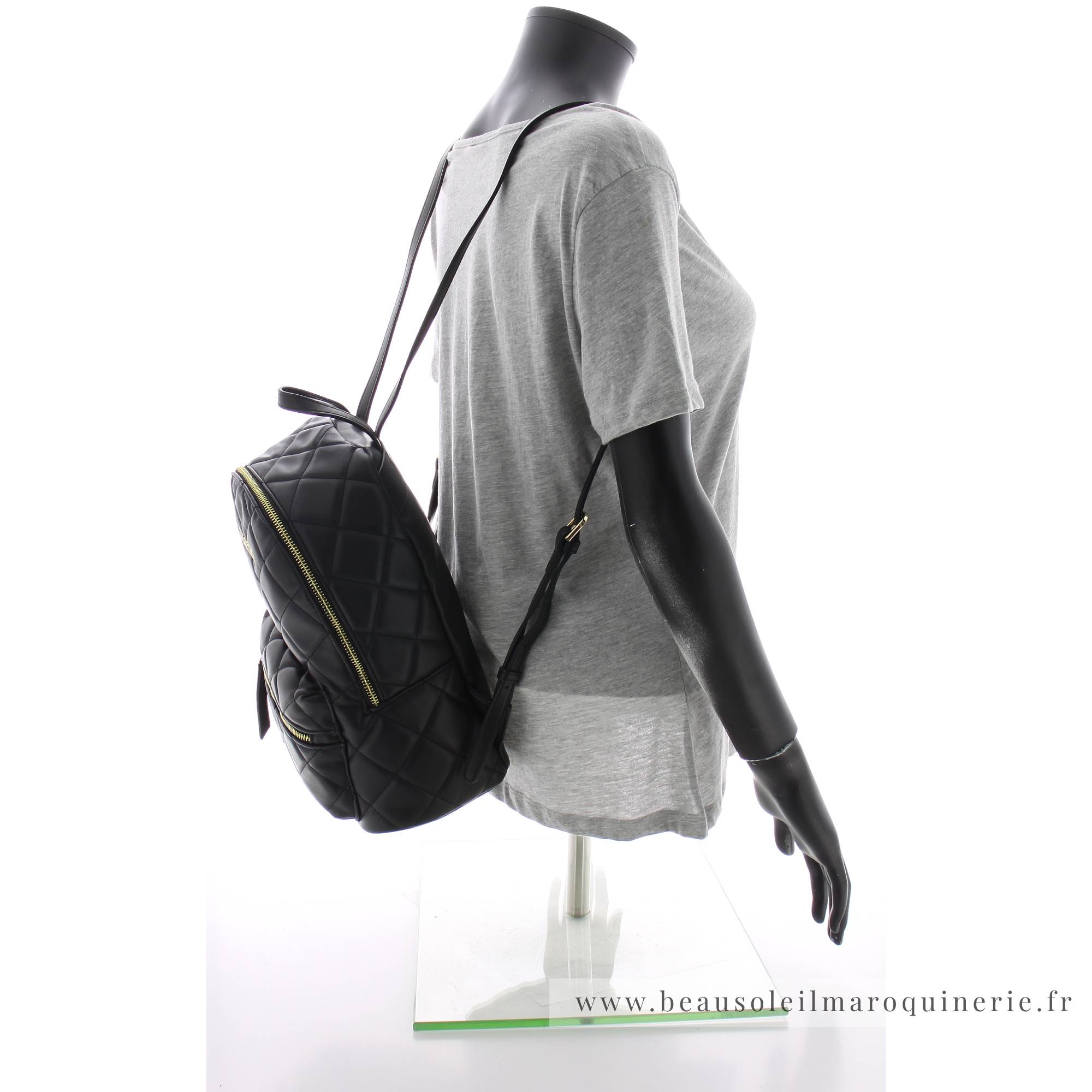 Sac à dos Valentino Bags au design matelassé Ocarina VBS3KK37 001 couleur noir porté dos
