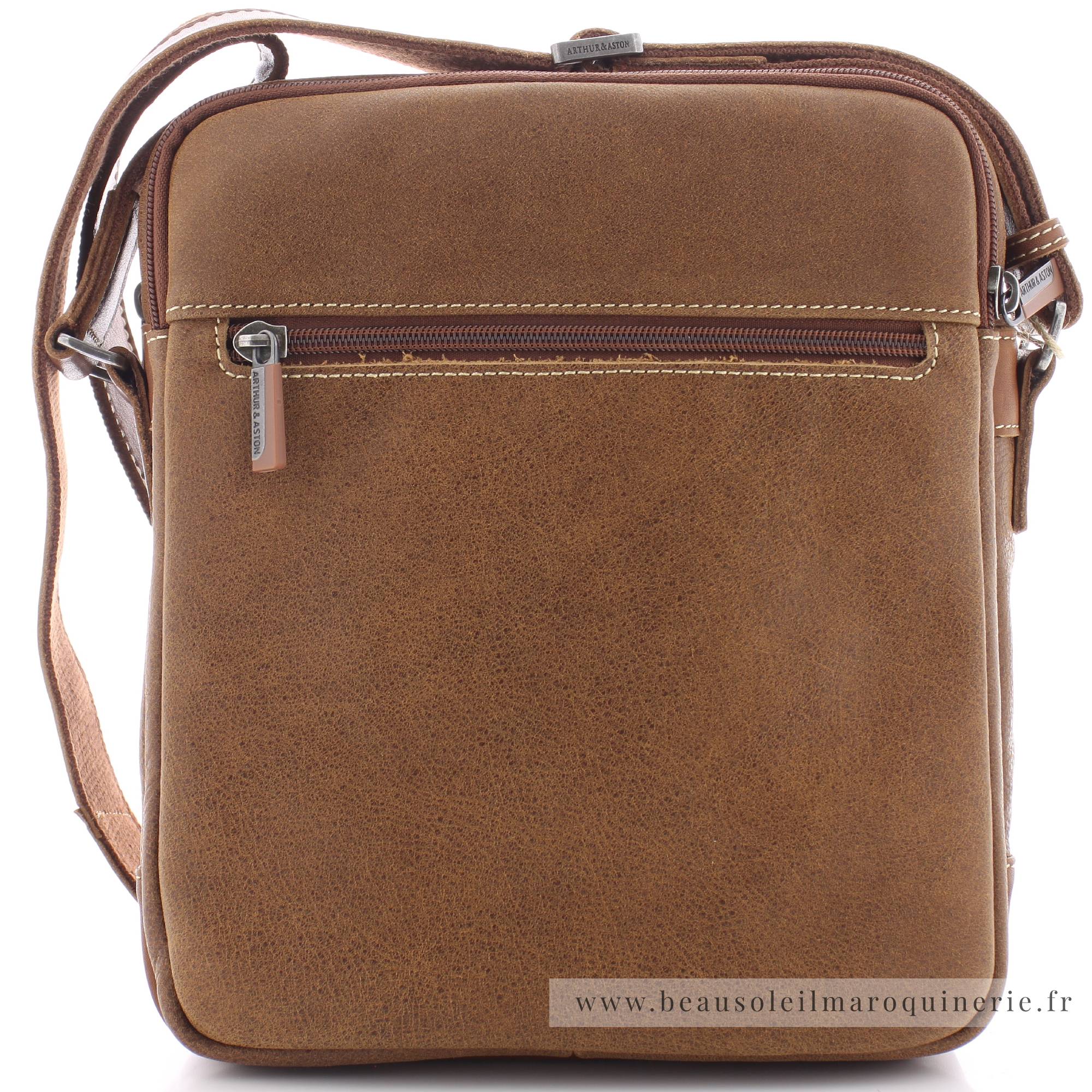 Sac porté travers en cuir de vachette Arthur Aston 2158-09-B de couleur cognac, vue de dos