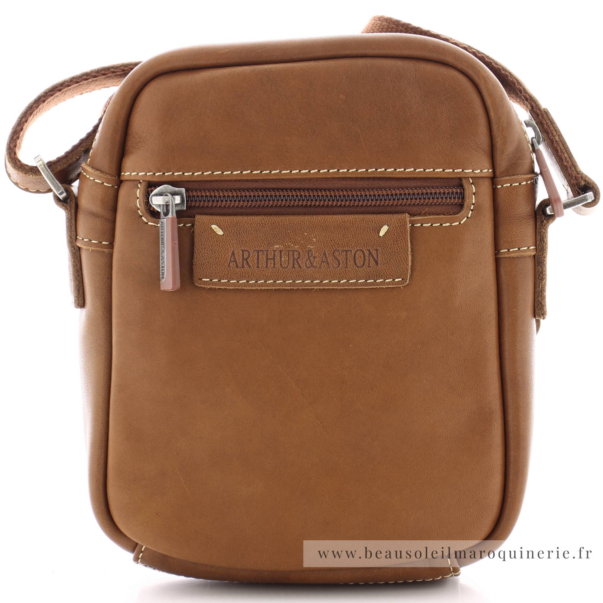 Sac bandoulière en cuir de vachette Johany Arthur & Aston 2028-09-B couleur cognac vue de face