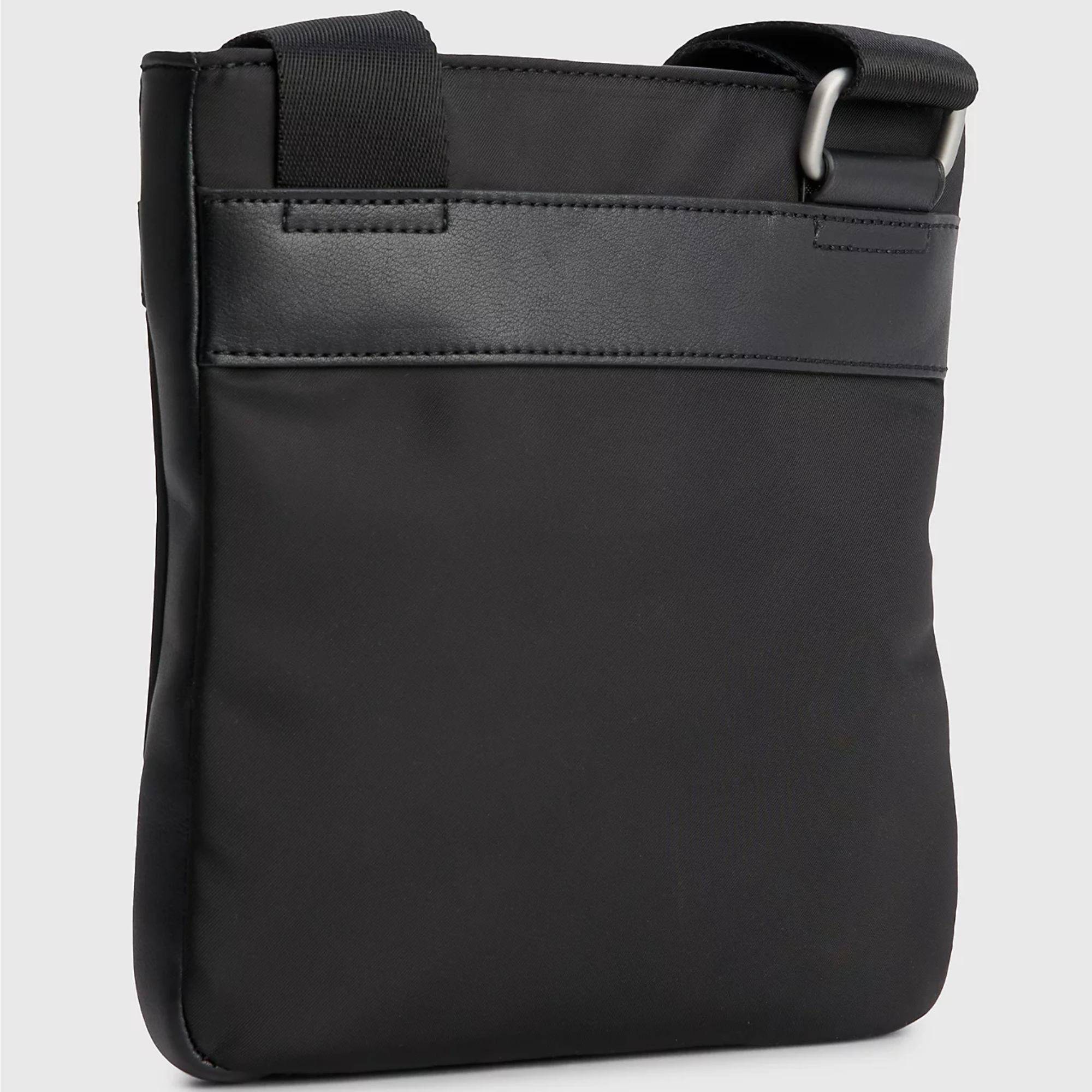 Petit sac porté travers Tommy Hilfiger en tissu AM0AM11298 BDS couleur noir vue de profil