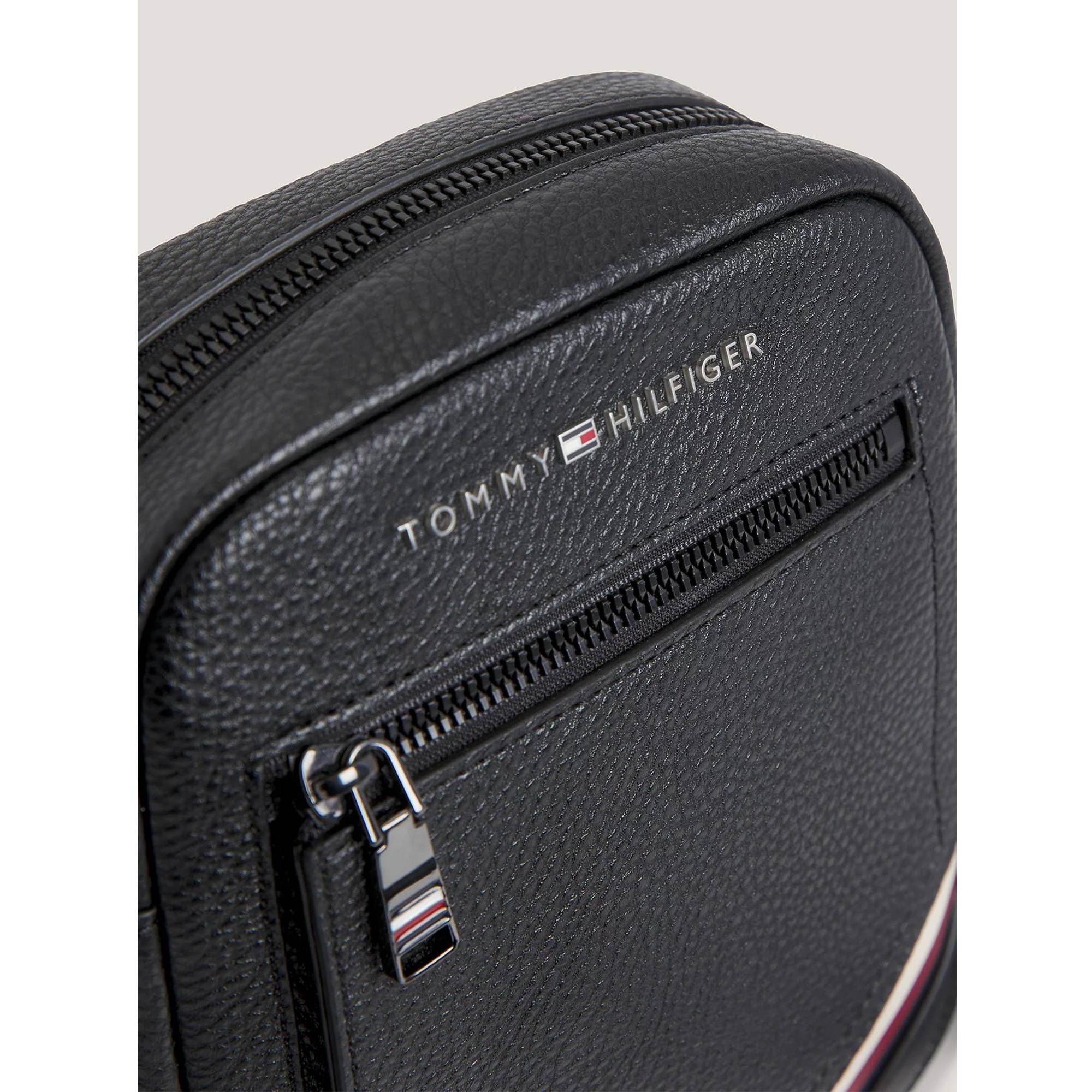 Mini sac reporter Tommy Hilfiger Central à logo AM0AM11580 BDS Noir, vue de profil