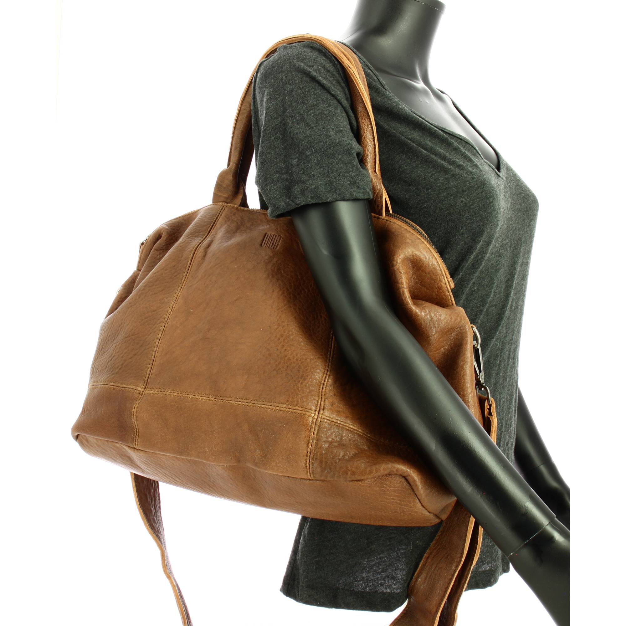 Sac boston Biba porté main Franklin FRA1L CUERO couleur cognac porté épaule