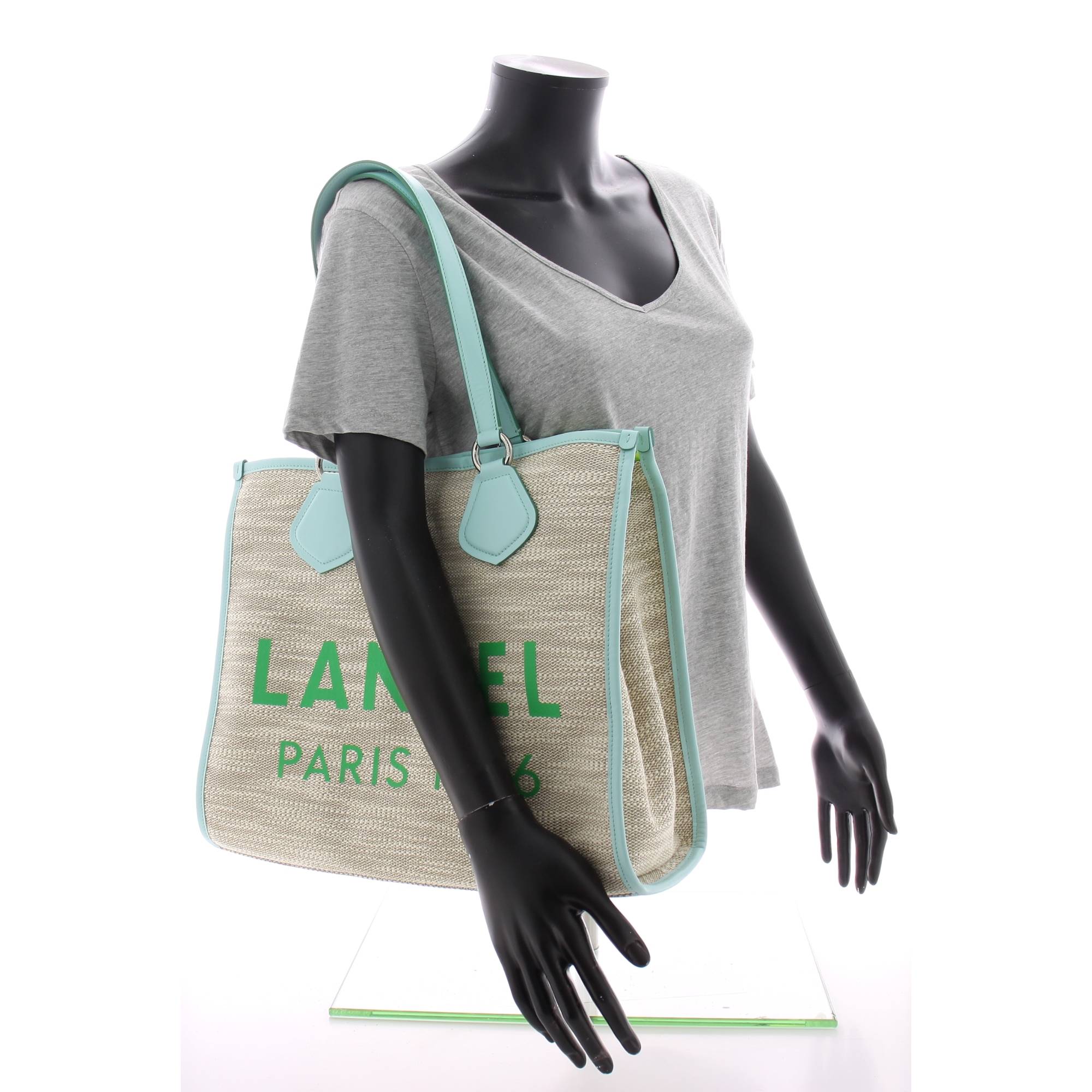 Grand sac Cabas d'Eté L en toile de jute A10749 PE couleur Naturel/vert clair, porté mannequin