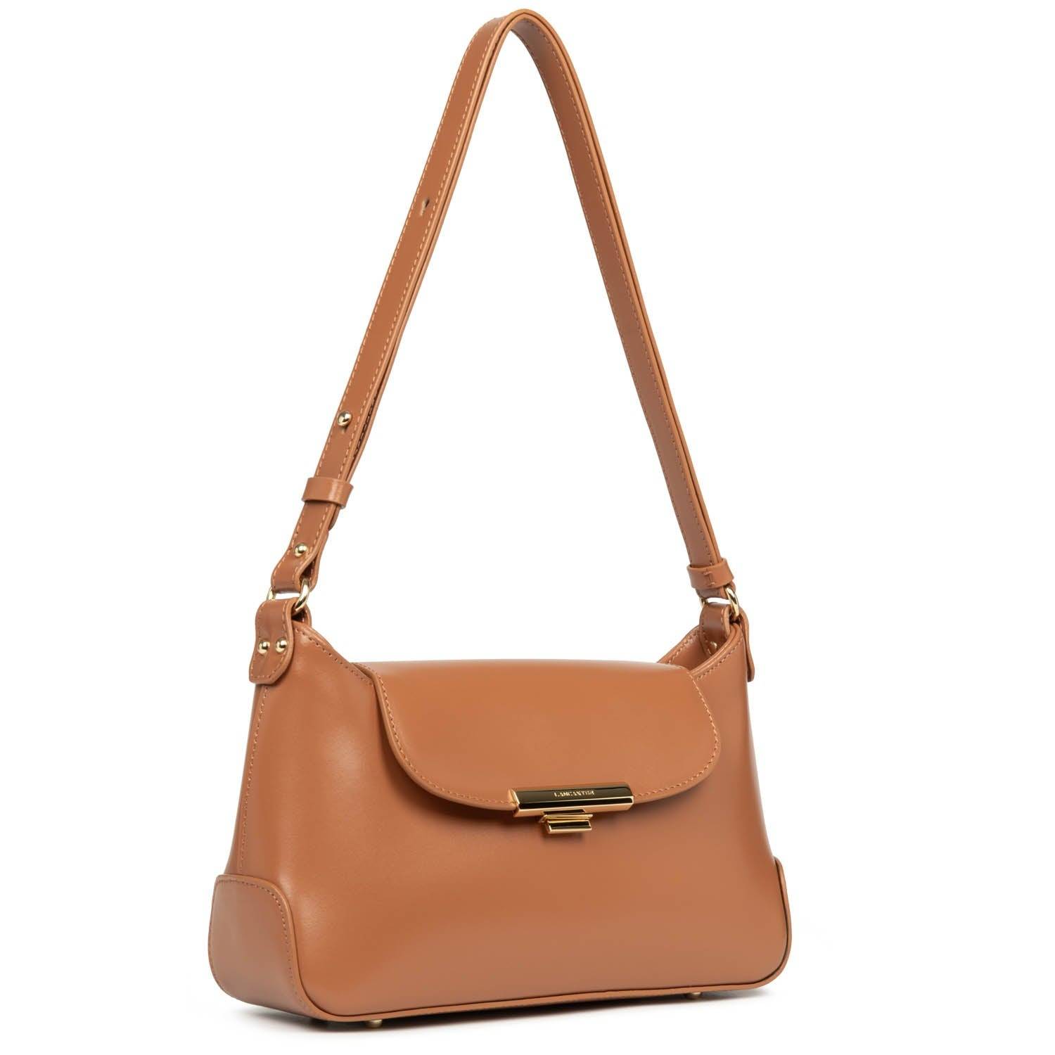 Sac baguette à rabat avec fermoir Lancaster Suave Evenly 480-026-CAMEL, couleur camel, vue de côté