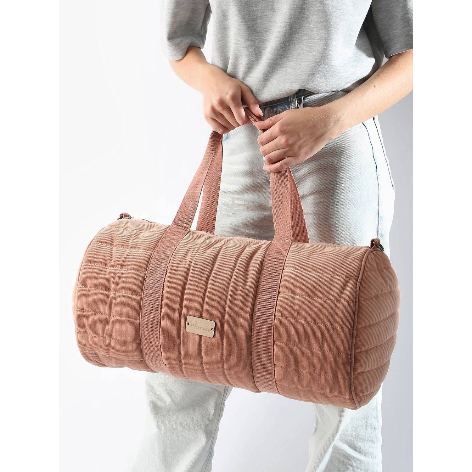 Sac porté main velours Woomen Ixora WIXO12 ROSE, couleur rose, mannequin