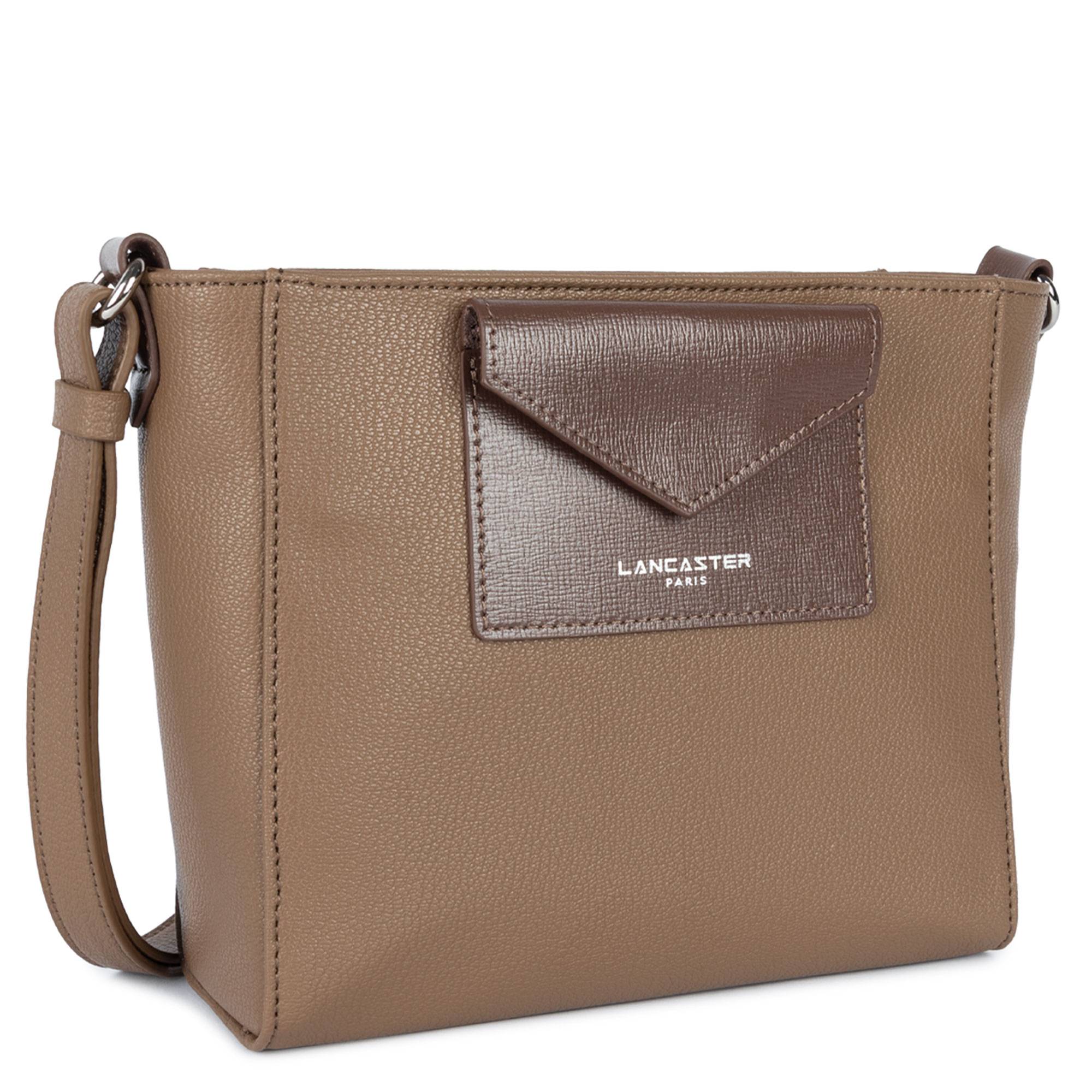 Sac trotteur détail enveloppe Lancaster Maya 517-24 TAUPE couleur  taupe, vue de profil