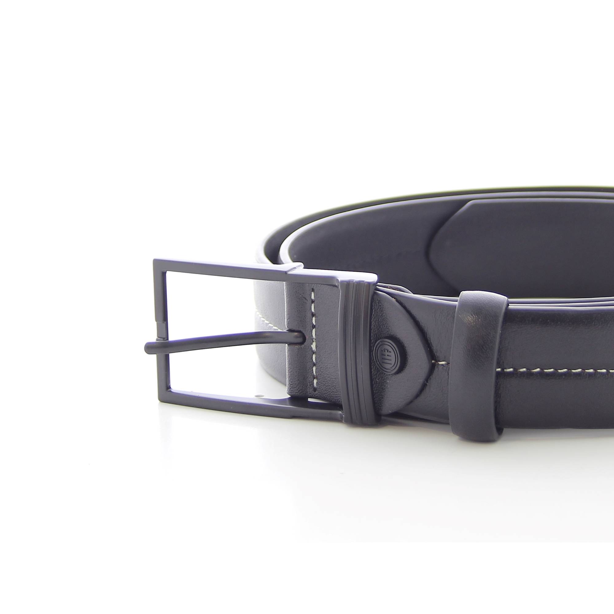 Ceinture Serge Blanco en nubuck grainé cousue avec boucle MT12231A 998 vue de près