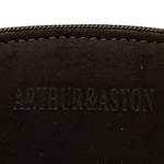 Porte-monnaie zippé Arthur & Aston Grace en cuir 94-154 Châtaigne (Marron foncé) détails logo
