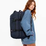 Sac de voyage Eastpak transformable en sac à dos K0A5BBR L83 couleur ultra marine porté