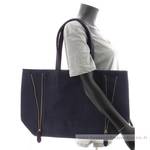 Grand sac shopping Fuchsia porté épaule Cara F1598-1BM couleur bleu marine porté mannequin