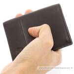 Portefeuille porte-cartes Serge Blanco en cuir ligne Anchorage, référence ANC21056 180 chocolat porté main