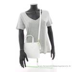 Sac cabas Lancel Essential zippé A12355O7TU Blanc Optique, porté mannequin