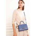 Sac à main à rabat Lancaster Exotic Trinity 480-033 BL/CR couleur Bleu croco, porté